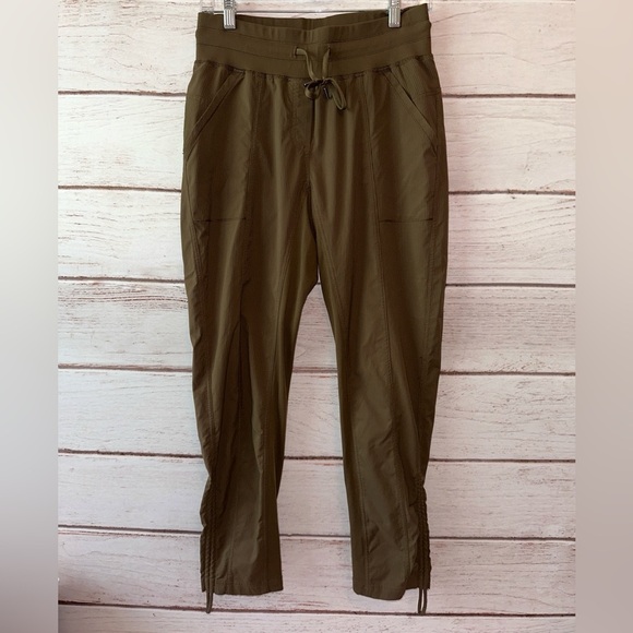 Title: CRZ YOGA Olive Green Ruched Ankle Joggers | Size Small (4/6) Active Wear - Picture 1 of 9